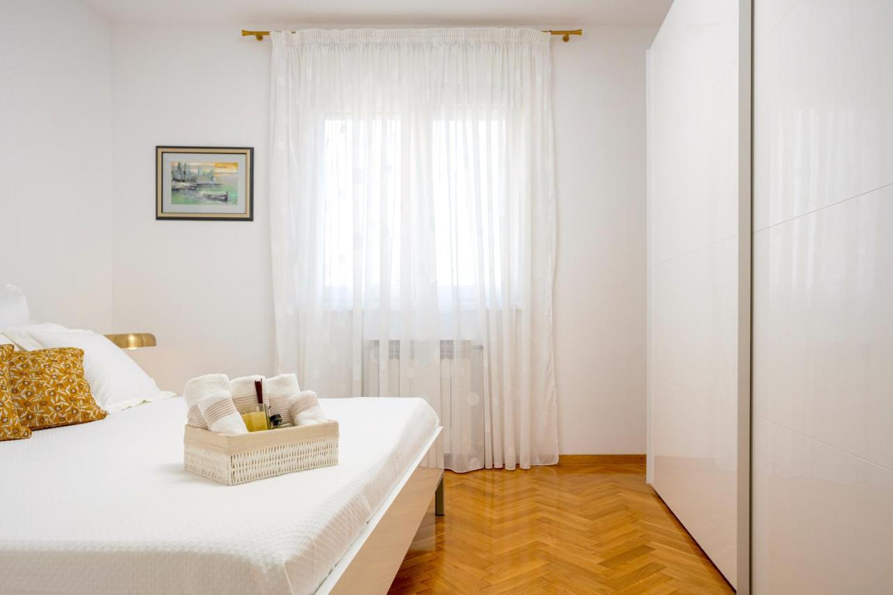 Lux Holiday Apartment Tony @ 10 Min Znjan Beach Split Zewnętrze zdjęcie